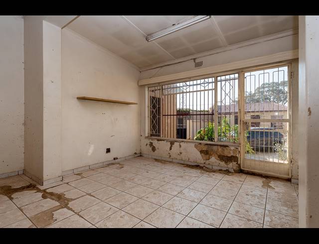 180M² BUILDING FOR SALE IN REGENTS PARK
